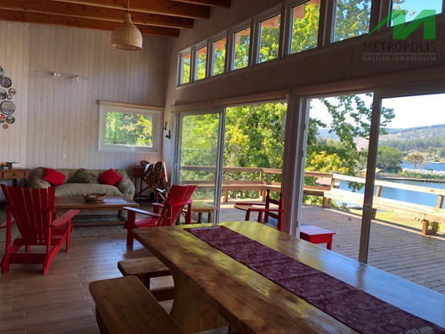 Casa En Venta De 3 Dorm. En Vichuquén