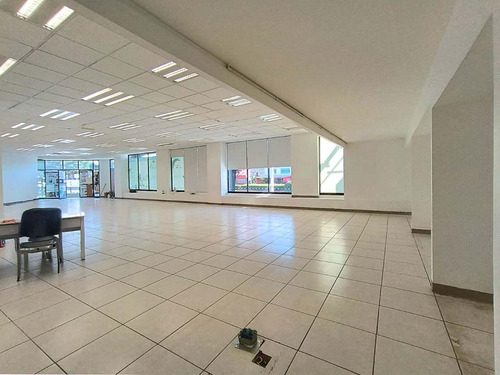 Local Comercial En Renta En Planta Baja En Av. Constituyentes, Querétaro, Querétaro