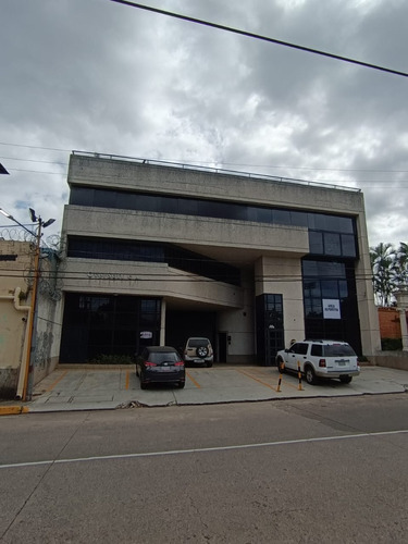 Vende Centro Comercial Urb. La Alegría, C.c Irpinia