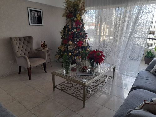 For Sale Apartamento Clasico En Evaristo Morales De  3 Habitaciones Piso 8 Con 175 Metros Vacio Y Desocupaado