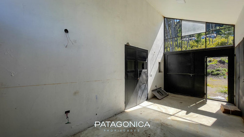 Venta Local 174m2 Planta. Elab. Cerveza, S/ruta, Villa La Angostura