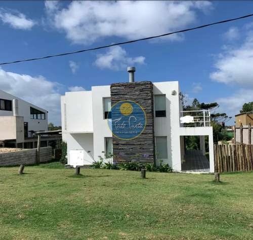 Casa En Punta Piedras, 3 Dormitorios 