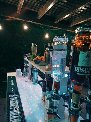 Imagen 2 de 10 de Alquiler De Bar Movil - Servicio De Bartenders - Eventos -
