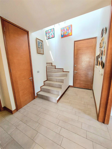 Casa En Venta De 4 Dorm. En Lo Barnechea