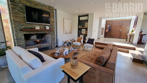Casa En Venta De 5 Dorm. En Las Brisas