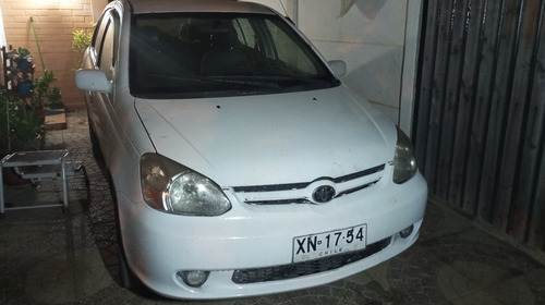 Toyota Yaris 2004, 370170 Km. Con Detalles Por El Año