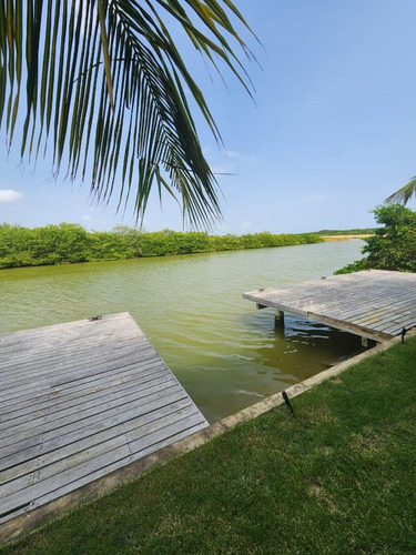 Townhouse Obra Blanca En Puerto Morrocoy, Parque Nacional Morrocoy En Tucacas.