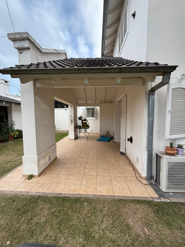 Vendo Casa De 3 Dorm. En Barrio Arguello A 2 Cuadras De Rect