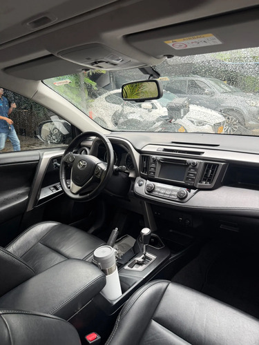 Toyota RAV4 Street