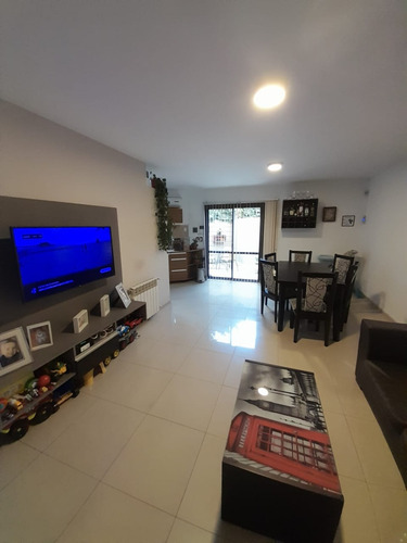 Hermoso Duplex , 2 Dormitorios , Cochera , Pileta , Quincho