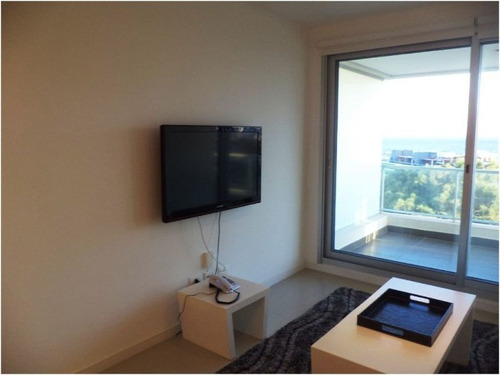 Venta De Apartamento 2 Dormitorios, En Playa Brava.