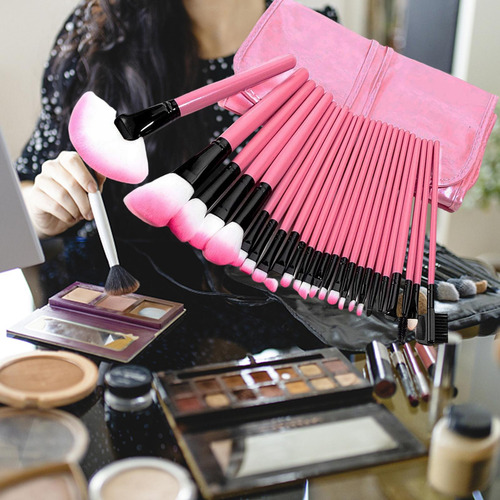 El Cepillo Profesional Del Maquillaje Fija Las Cerdas De La