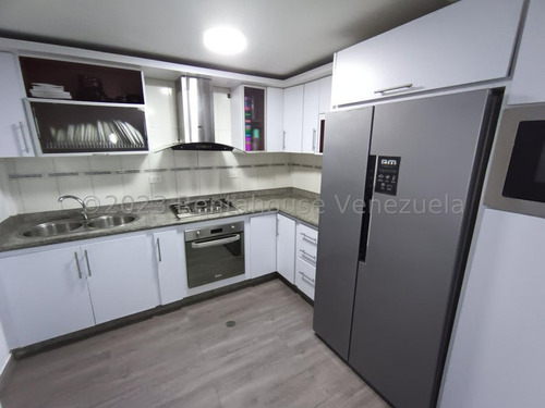 Imagen 1 de 30 de Hermoso Townhouse Ubicado En Conjunto Cerrado Con Pozo, Vigilancia Privada Y Doble Porton De Acceso, Es Moderno Y Tendencia Minimalista, Cuenta Con Su Cocina Empotrada Equipada, Pisos Laminados