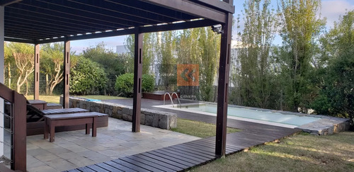 Alquiler Anual, Excelente Casa Con Vsita Al Mar
