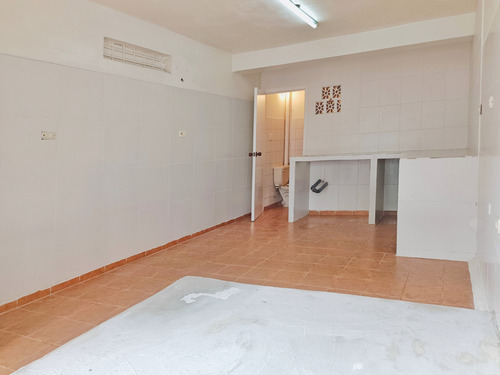 Imagen 8 de 14 de Alquiler De Local 23m2 En Los Teques Calle Paez