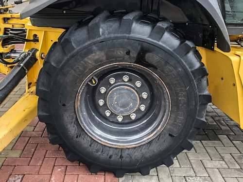 Retroescavadeira New Holland 4x4 B95b 2017=pa Carregadeira