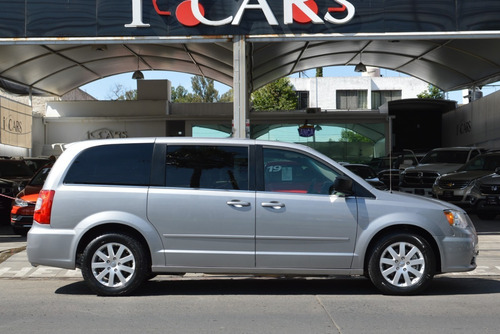 Imagen 4 de 12 de Chrysler Town & Country Li 2016