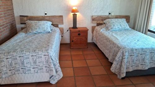 Gran Sitio C/ 2 Casas Ambas C/ Orilla De Lago Y Embarcadero