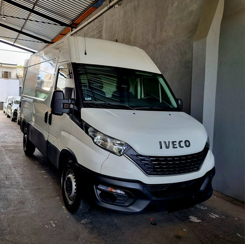 Iveco 30-130 Furgão 10,8m3 - 2020 (caminhonete No Documento)