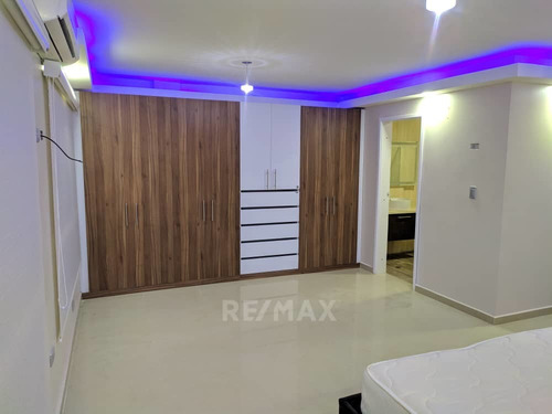 Imagen 8 de 17 de Venta. Casa. San Cristóbal