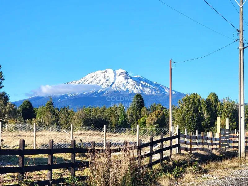 Imagen 3 de 12 de Vista Al Volcán Calbuco | Cabaña, Galpón Y Bodega.