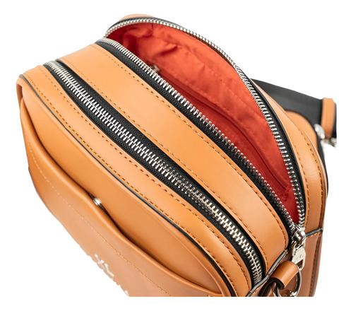 Cartera Bandolera Guillermina Xl En Pu Con Asas Negras Suela Lisa Níquel Negro