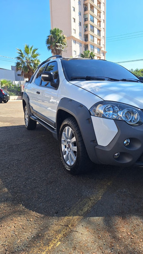 Fiat Strada 1.8 16v Adventure Cab. Dupla Flex 3p