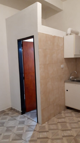 Imagen 2 de 10 de Alquiler. Monoambiente Para 1 Sola Persona. En Cruce De 2 Avenidas