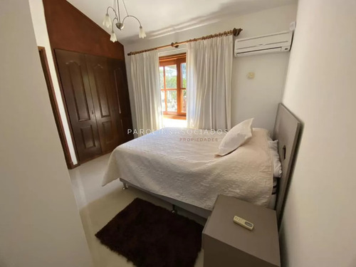 Casa A La Venta De 3 Dormitorio En Beverly Hills, Punta Del Este.