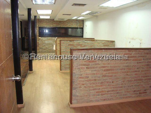 Alquiler De Cómodo Galpón Con Oficinas En Chacao #26-334