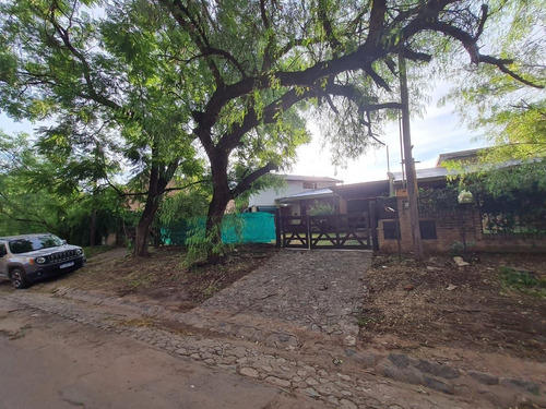 Casa En Venta De 3 Dormitorios C/ Cochera En Villa Allende Parque