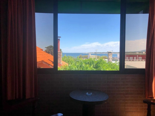 Imagen 15 de 22 de En Piriápolis, A Una Cuadra De La Playa Casa De 3 Dormitorios Y Barbacoa En El Fondo