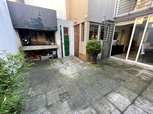 Casa Prox. Soca Y Rivera. Patio Con Parrillero. 2 Garajes. Calle Tranquila