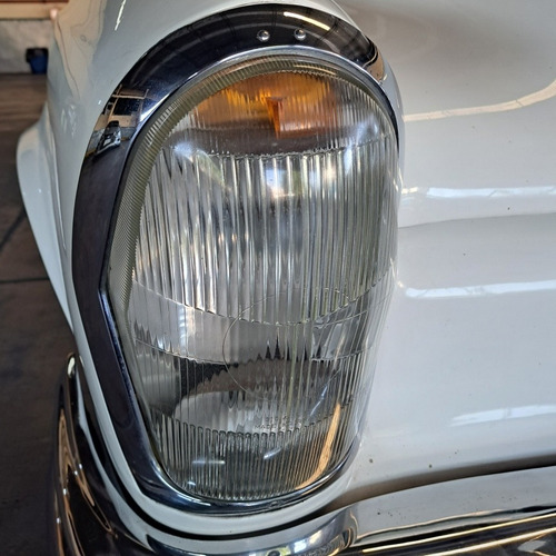 Imagen 2 de 25 de Mercedes Benz 220se