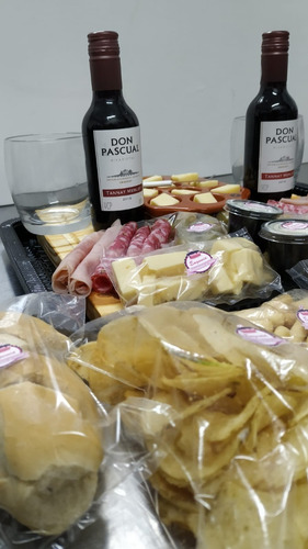 Imagen 6 de 8 de Picada A Domicilio C/vino Don Pascual + Tabla Regalo - (p/2)