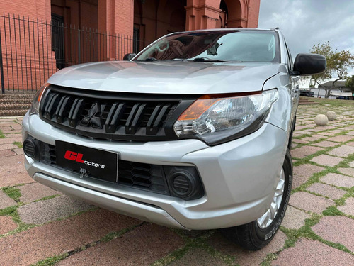 Imagen 16 de 17 de Mitsubishi L200 2.4 Cab Dob 4x4 2abag Abs Espejos Pr.caja