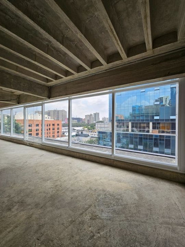 Edificio Comercial En Venta 3.400 M2 - Urb. Las Mercedes