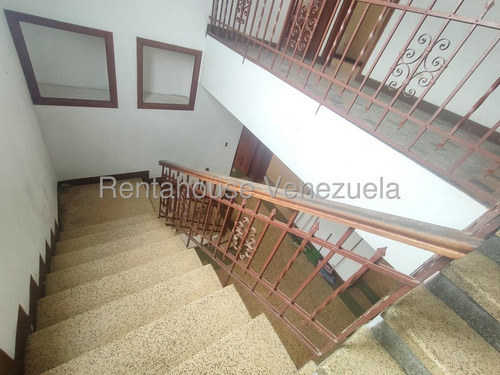 Amplia Casa De 2 Niveles ,para Remodelar A Su Gusto En Venta Ubicada En El Paraíso 25-17760