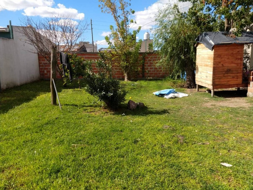 Imagen 3 de 19 de 7 Bis Entre 471 Y 472 - Lote Con Casa A Reciclar En Venta - Savoia, City Bell