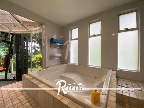 Casa En Arriendo/venta En El Poblado. Cod A9967