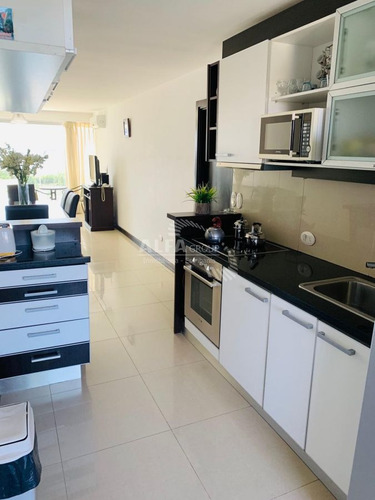 Imagen 22 de 28 de Venta De Hermoso Apartamento A Metros Del Mar
