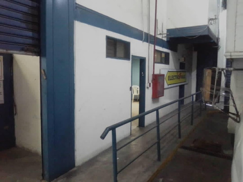 Imagen 3 de 5 de #1460 Galpon Tienda 2500m2 Boleita Sur.