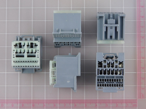Lot Of 168 Yazaki 7289-5520-40 Conn 32p Gen Y Yesc L Ccs