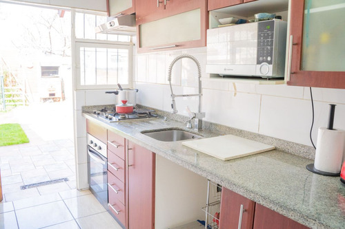 Se Vende Casa A Pasos De Vicuña Mackenna Con Santa...