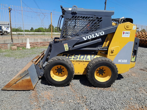 Minicarregadeira Volvo Mc90b 2010 C/kit Vassoura