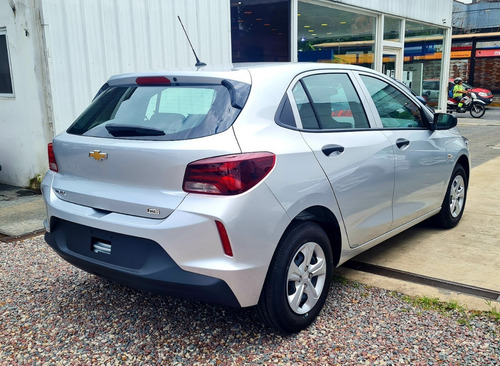 Imagen 6 de 21 de Nuevo Chevrolet Onix Ls 2023 1.2 0km Color Financia Smartin6