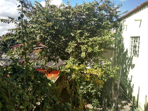 Lote De 360m², Composto De Duas Casas De Dois Quartos - Bhc1611