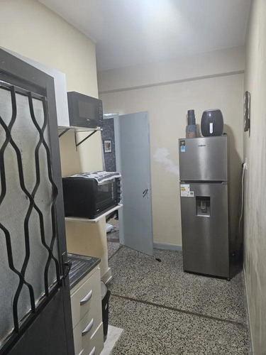 Apartamento En Venta, 1 Dormitorio Bien Ubicado Proximo A Gral Flores. Cerrito