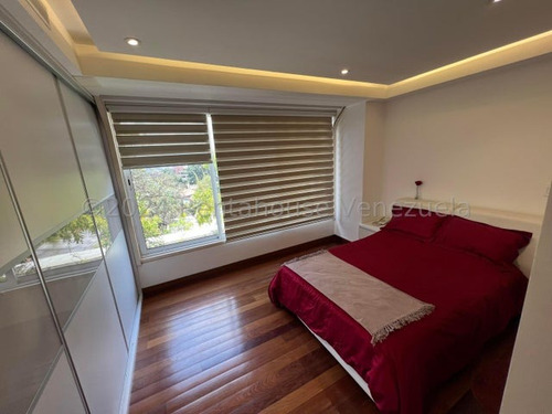 Espectacular Duplex De Tres Pisos En Los Palos Grandes! 24-27077