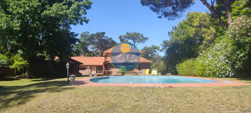 Casa En Venta, Golf, Punta Del Este, 4 Dormitorios.